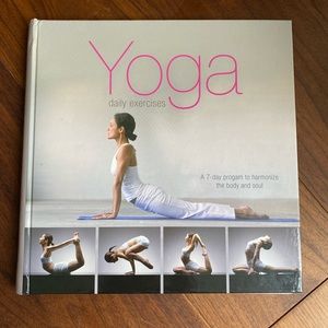 [Hardcover] Yoga Daily Exercises